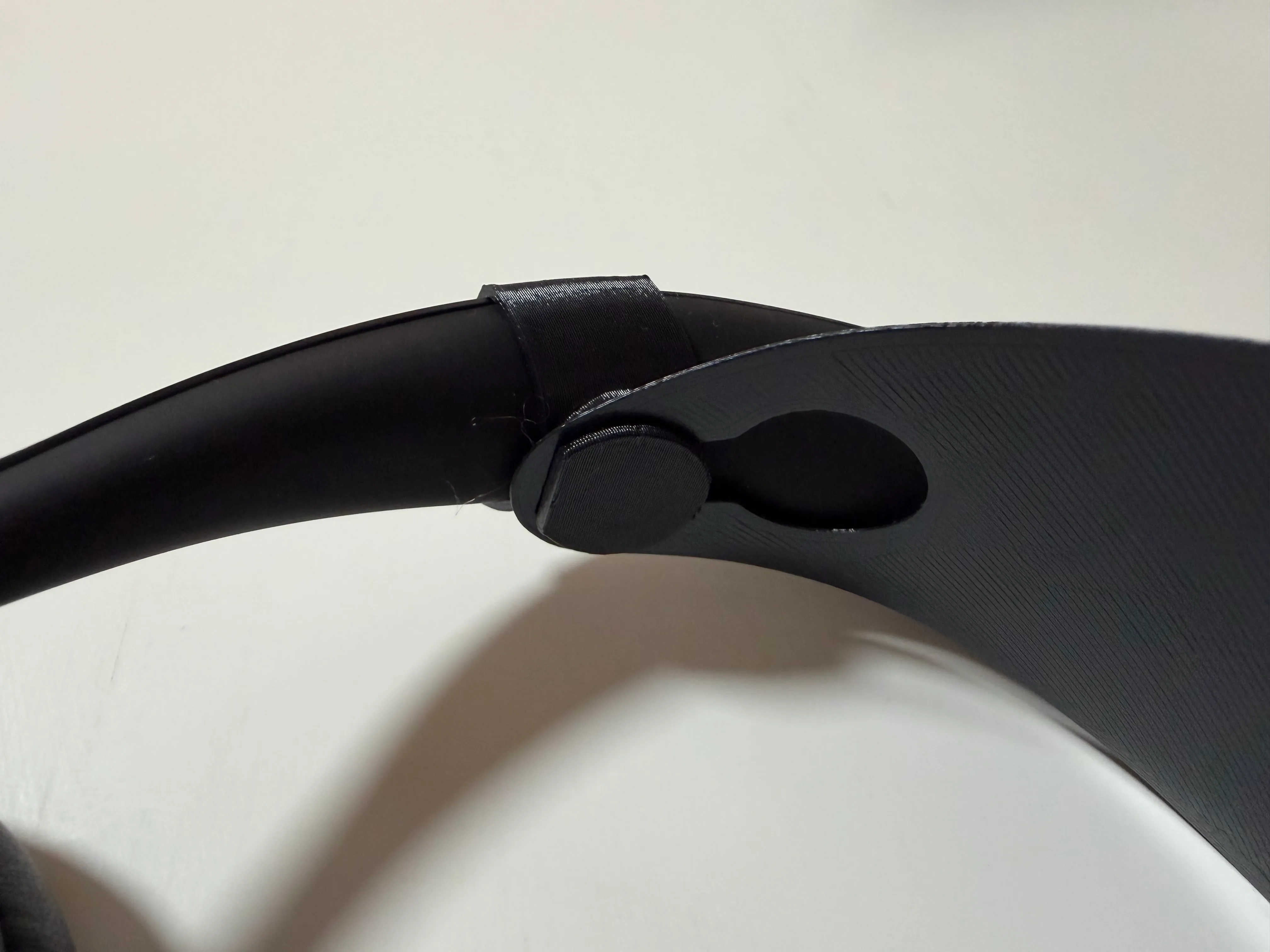 Exploded view of the swiveling clip assembly